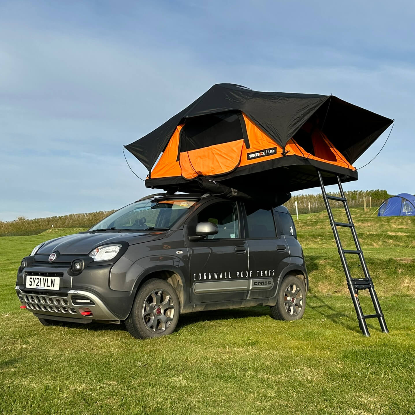 Rental: Bruce the Panda Cross 4x4 with TentBox